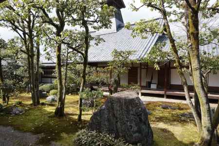 醍醐寺　巨石も愛でる庭