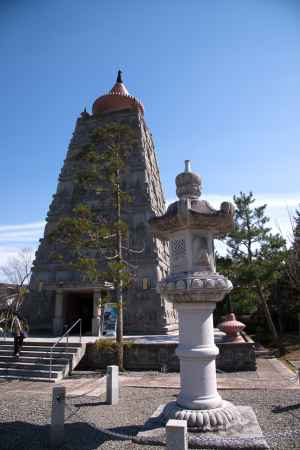 妙満寺　仏舎利大塔