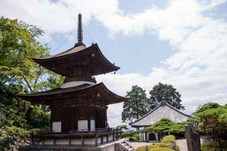 善峯寺　青空と多宝塔