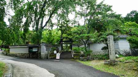 三寶寺　門