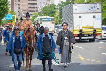 晴明祭　飾馬と稚児