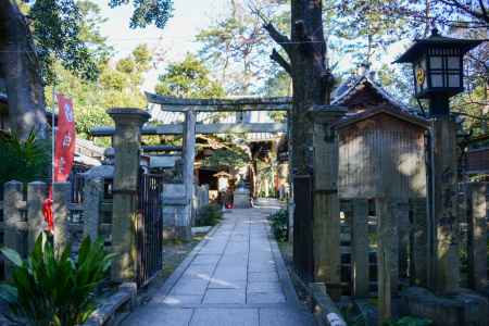 御苑の白雲神社