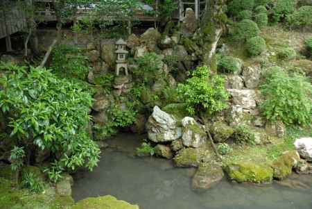 柳谷観音 新緑と池