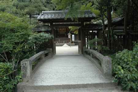 宇治上神社　橋から拝殿