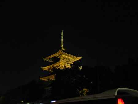 ライトアップされた東寺五重塔