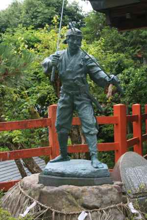 八大神社の宮本武蔵像