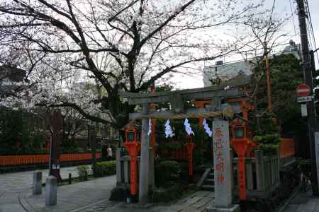 桜と辰巳大明神