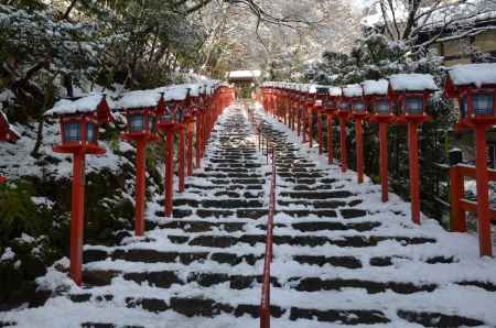 雪の本宮参道