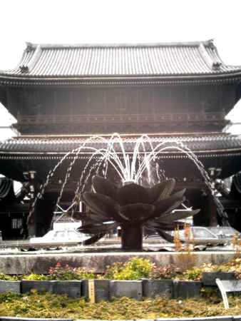 東本願寺前の噴水