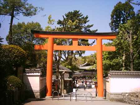 円山公園より八坂神社への鳥居