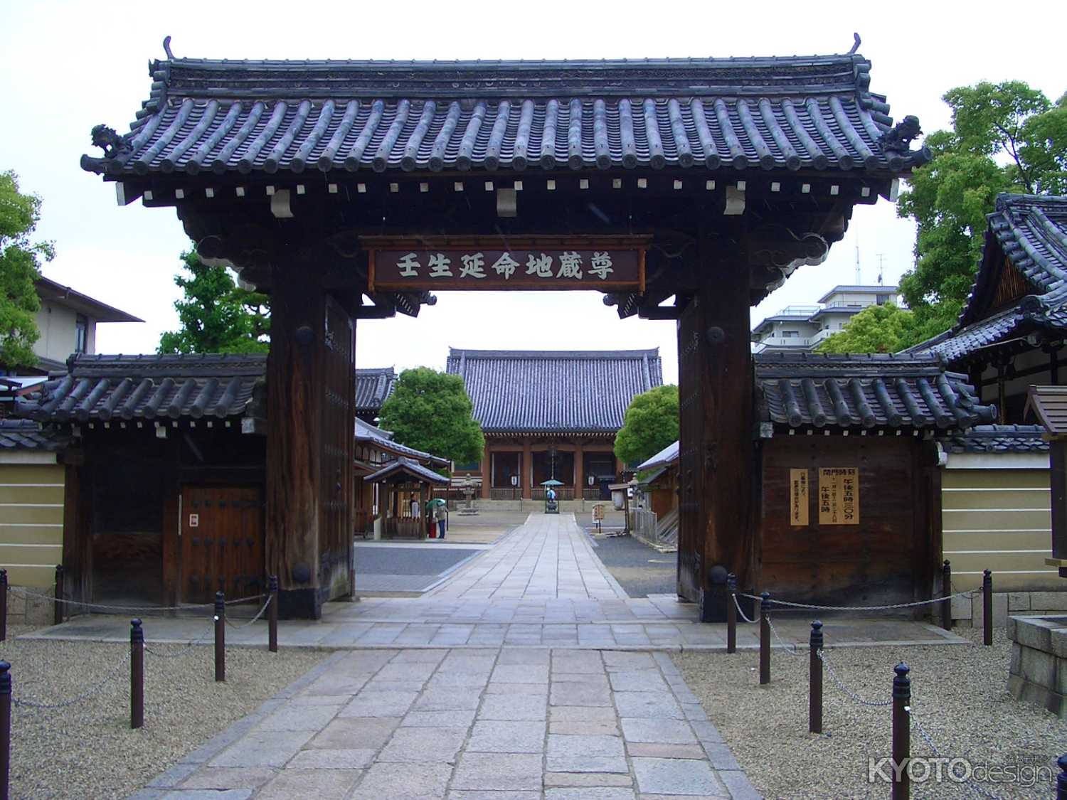 壬生寺の門と本堂